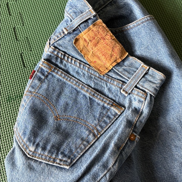 VTG 501 Levi's Women's High Rise Light Blue Jeans Size 26 Waist - Picture 6 of 14